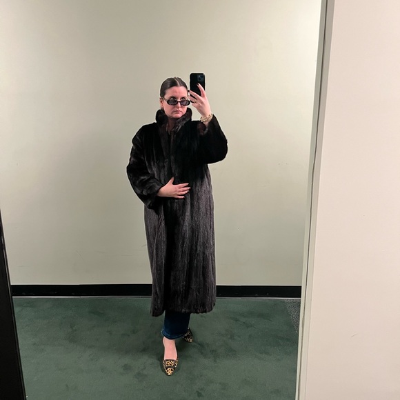 Elegant 100% chocolate brown mink fur coat